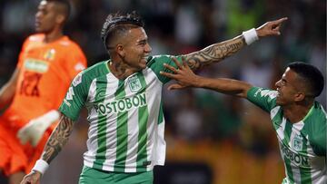 Dayro Moreno y Omar Duarte celebrando un gol con Nacional ante Alianza Petrolera por Liga Águila II-2018