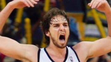 <b>BOMBITA. </b>Navarro protagonizó su típica jugada ante los Spurs.