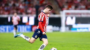 Armando Gonzalez of Guadalajara during the 17th round match between Guadalajara and Atletico San Luis as part of the Liga BBVA MX, Torneo Apertura 2024 at Akron Stadium on November 09, 2024 in Guadalajara, Jalisco, Mexico.