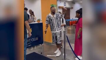 ¡No se lo iba a perder! Neymar va en muletas a su crucero