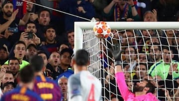 La cara que se les quedó con el gol de falta de Messi...