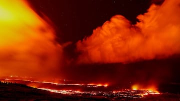 The Cumbre Vieja volcano continues to expel lava and ash as seen from Tacande, on the Canary Island of La Palma, Spain, November 29, 2021. REUTERS/Borja Suarez