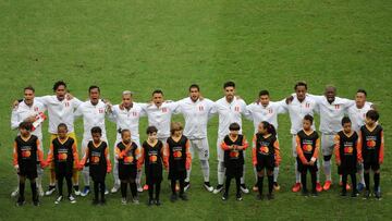 Soccer Football - Copa America Brazil 2019 - Quarter Final - Uruguay v Peru - Arena Fonte Nova, Salvador, Brazil - June 29, 2019 Peru line up before the match REUTERS/Sergio Moraes