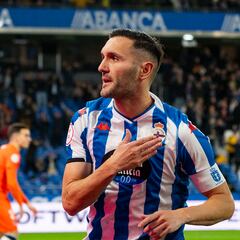 Lucas Pérez, lanzado a por su gol 50 con el Deportivo