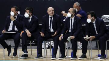 Pablo Laso, en el banquillo con sus ayudantes.