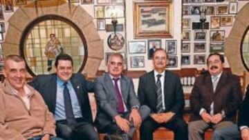 <b>LA EDAD IDEAL PARA ENTRENAR: 60 AÑOS </b>En el respeto a sus maestros, Kresic no olvida al profesor de la Universidad de Belgrado Dragan Petrovic: "Me dijo que la edad ideal de un entrenador está entre los 60 y 70 años, sí, sí, siempre que estés bien física y mentalmente, claro. Un entrenador no es un líder y sí un conductor de grupo que debe manejar el día a día no de once sino de 25 personas".