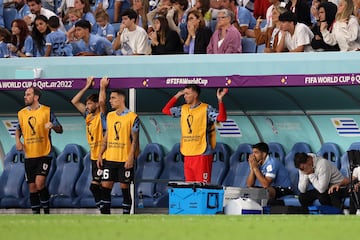 Los nervios, primero, y la desolaci車n, despu谷s, en Luis Su芍rez tras quedar su selecci車n eliminada del Mundial en la recta final del partido al ganar Corea a Portugal.
