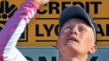 <b>EN SU MEMORIA.</b> "Quería ganar por Andrei Kivilev. Ha sido magnífico".