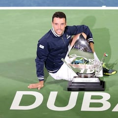 Roberto Bautista alza en Dubai su título de más caché