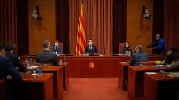 (I-D) El vicepresidente de la Generalitat, Pere Aragonès; el presidente del Parlament, Roger Torrent, y la conseller Meritxell Budó, durante la rueda de prensa posterior a la reunión convocada entre el Govern y los partidos catalanes, en Barcelona, Catalunya, (España), a 15 de enero de 2021. El encuentro se centrará en el debate y decisión de si mantener o posponer las elecciones del 14 de febrero ante la evolución de la pandemia del coronavirus en Catalunya y las perspectivas sanitarias para las próximas semanas.
15 ENERO 2021;GOVERN;GENERALITAT;ARAGONÉS
David Zorrakino / Europa Press
15/01/2021