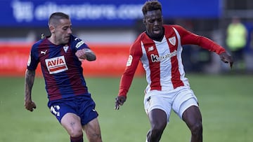 (9) Inaki Williams, (11) Ruben Pena during the Spanish La Liga soccer match between S.D Eibar and Athletic Club Bilbao at Ipurua stadium, in Eibar, northern Spain, Saturday, October, 21, 2018