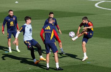 Jordi Alba con el grupo.