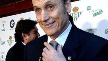 <B>EN SU LÍNEA. </B>La buena marcha del Betis se deja notar en el triunfalismo de Lopera.