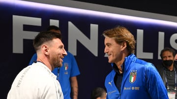 LONDON, ENGLAND - MAY 31: Head coach Italy Roberto Mancini and Lionel Messi of Argentina attend at Wembley Stadium on May 31, 2022 in London, England. (Photo by Claudio Villa/Getty Images)