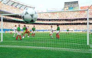 Momento en que Bulgaria empata en el partido en contra de México en los Octavos de Final de la Copa del Mundo de Estados Unidos 1994.