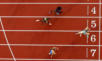 Sally Pearson takes her semi-final heat.