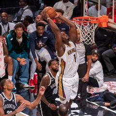 Zion se exhibe, Simmons se apaga