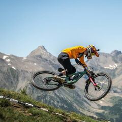EWS Les Orres: oro de Edward Masters y aplastante victoria de Isabeau Courdurier