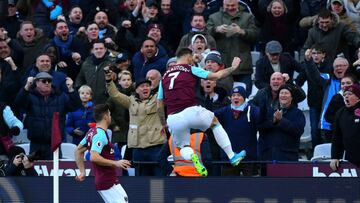 LONDON, ENGLAND - DECEMBER 09: Marko Arnautovic of West Ham United celebrates after scoring his sides first goal during the Premier League match between West Ham United and Chelsea at London Stadium on December 9, 2017 in London, England. (Photo by Dan
