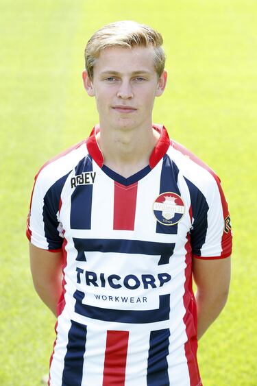 Se formó en la cantera del Willem II​, debutando en el primer equipo en 2015. Después fichó por el filial del Ajax.