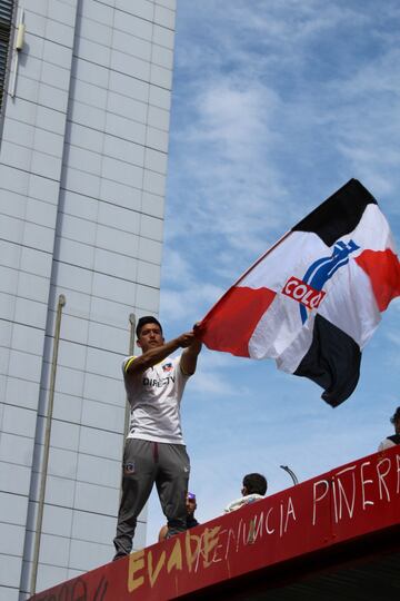 Hinchas de distintos clubes llegaron hasta Plaza Italia para ser parte de la manifestación más masiva. Hasta los archirrivales se tomaron fotografías juntos.