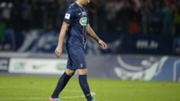 Ibrahimovic se marcha compungido al no conseguir convertir su penalti.