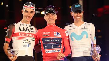 Ayuso, Evenepoel y Mas, en el podio final de La Vuelta en Madrid.