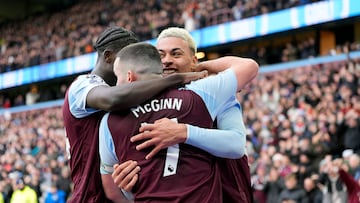 Birmingham (United Kingdom), 21/12/2024.- Morgan Rogers of Aston Villa celebrates with teammates after scoring the 2-0 goal during the English Premier League soccer match between Aston Villa and Manchester City, in Birmingham, Britain, 21 December 2024. (Reino Unido) EFE/EPA/TIM KEETON