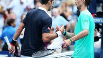 Djokovic gana con lo justo; el campeón Cilic sufre para pasar