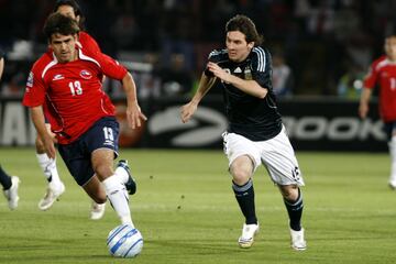 El ex volante fue campeón con Universidad de Chile y levantó un inédito título con el Montpellier de Francia. Fue parte de la Roja en el Mundial de Sudáfrica 2010.