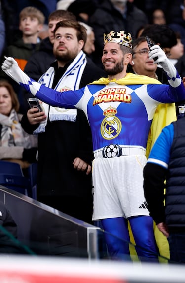 'SÚPER MADRID' en las gradas del estadio Bernabéu.