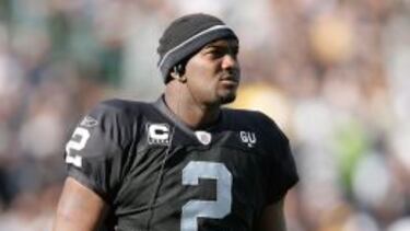 JaMarcus Russell con los Oakland Raiders.