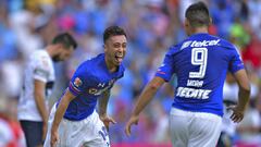 Los 5 futbolistas chilenos que se lucieron por el mundo