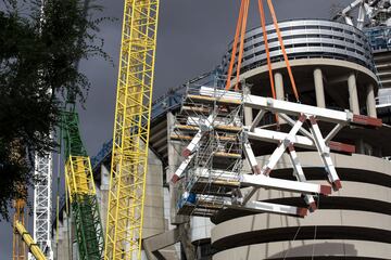 Así avanzan las obras remodelación y modernización del Santiago Bernabéu. Ni las lluvias de elevada intensidad caídas en la capital ni los efectos de la DANA climatológica que están afectando a toda España han frenado el ritmo de las obras cuya finalización está prevista para principio del mes de octubre de 2022, aunque es factible que la finalización de la reforma finalice unos meses antes de lo previsto.