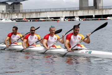 Saúl Craviotto, Marcus Walz, Carlos Arévalo y Rodrigo Germade celebran la medalla de plata.