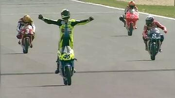 Valentino Rossi celebrando su primera victoria en Brno.