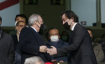 Saludo de los presidentes, Florentino Pérez y Raúl Martín Presa.