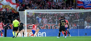 3-0. El guardameta del Valencia, Giorgi Mamardashvili, desvía el lanzamiento de Rodrigo Riquelme. El rebote, le cae al delantero argentino con el '19' para marcar a placer con la pierna izquierda.