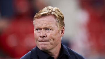 BILBAO, SPAIN - AUGUST 21: Head coach Ronald Koeman of FC Barcelona looks on during the LaLiga Santander match between Athletic Club and FC Barcelona at San Mames Stadium on August 21, 2021 in Bilbao, Spain. (Photo by Juan Manuel Serrano Arce/Getty Images