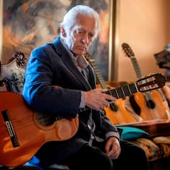 Muere Manolo Sanlúcar, popular guitarrista flamenco, a los 78 años