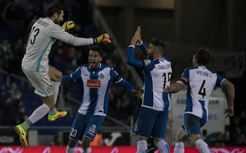 Diego López y Diego Reyes saltan de alegría junto a David López y Víctor Sánchez.