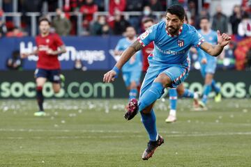 Osasuna 0-2 Atlético de Madrid: Mala ejecución del córner de Osasuna que terminó  con Luis Suárez pegándola casi desde el centro del campo al ver a Sergio Herrera adelantado y con un preciso disparo dejó el partido casi sentenciado.
