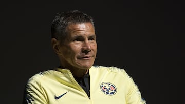 The Club América legend added that the El Tri boss had made a number of selection errors in draws against Australia and Uzbekistan.