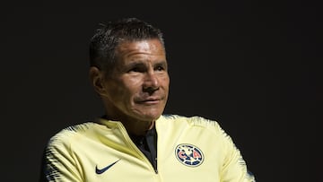 Tena: “Lozano lacks experience, but he has three years to learn"