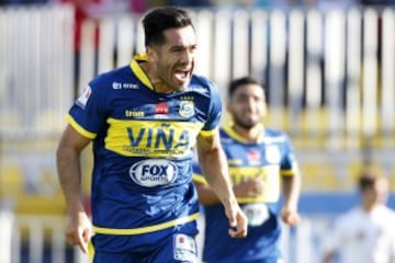 Felipe Salinas también sumó cinco amonestaciones defendiendo a Everton. 