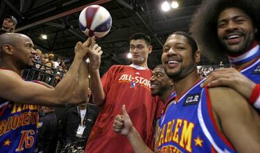 China sit¨²a a Wu Lei frente al espejo del gigante Yao Ming