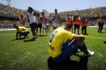 Los jugadores del Cádiz totalmente abatidos. 