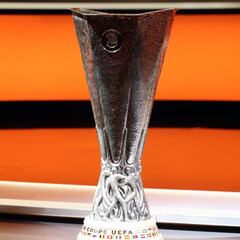 Betis y Sevilla sacan sus listas para la Europa League