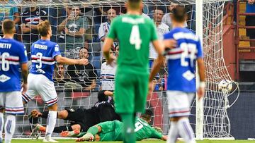 Gio Simeone marca al Sampdoria.