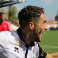 El lateral José Salinas, el próximo en llegar al Mirandés